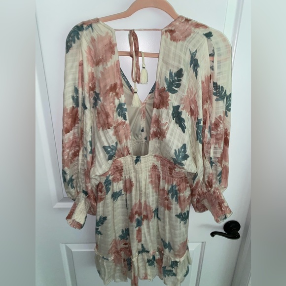 VICI cream floral dress - Picture 3 of 7